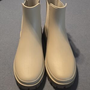 Women’s Cream Chelsea Ankle Booties - Sleek Rain-Ready Style